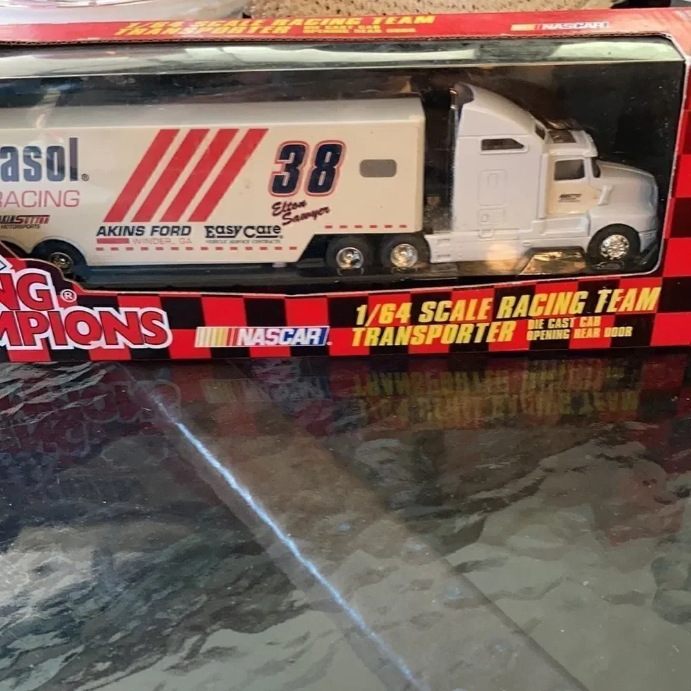 1997 Nascar Barbasol #38 transpoter 1:64 Die cast NIB